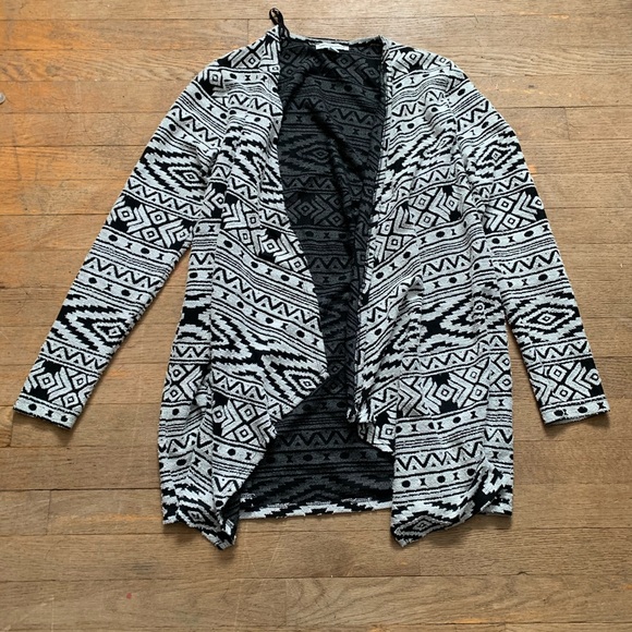 AE Distressed Cardigan - Picture 2 of 6